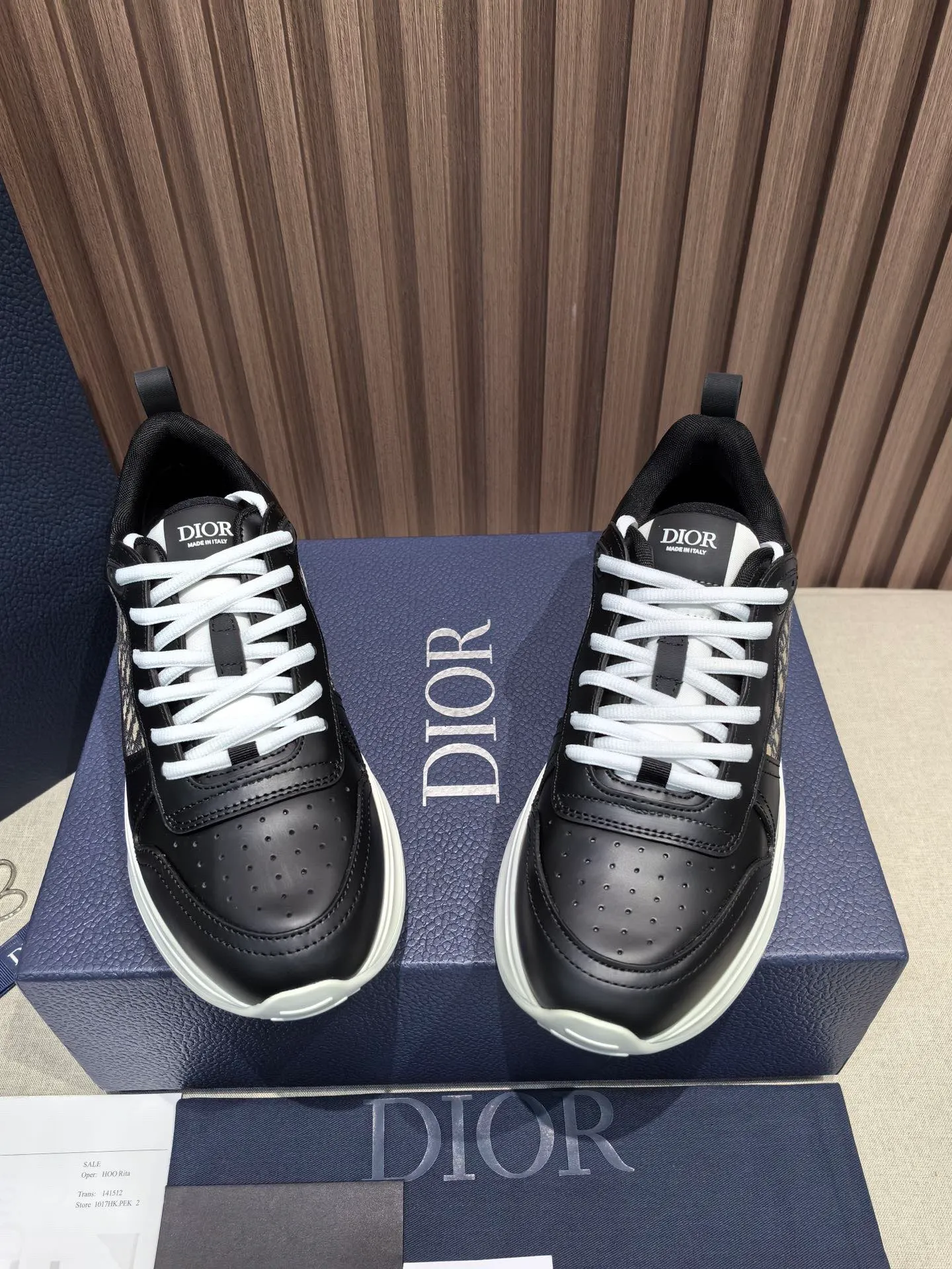 Factory price: 440💰 🔍Top purchasing agent🇮🇹 Dior's super-popular sports shoes, popular for street men, are synchronized with the new product counters. The uppers are made of Italian original imported cowhide and matched with D's customized fabrics. It is a must-have for fashionistas. The complex craftsmanship is perfectly reproduced. Imported soft cowhide foot pads, soles: original soles specially provided by the original factory, exclusive movable molded soles are super comfortable, original factory follow-up goods, 🔍🔍high quality, you can enter and exit the counter at will, welcome to compare, code number 38-45 (46 can be customized and cannot be returned or exchanged)